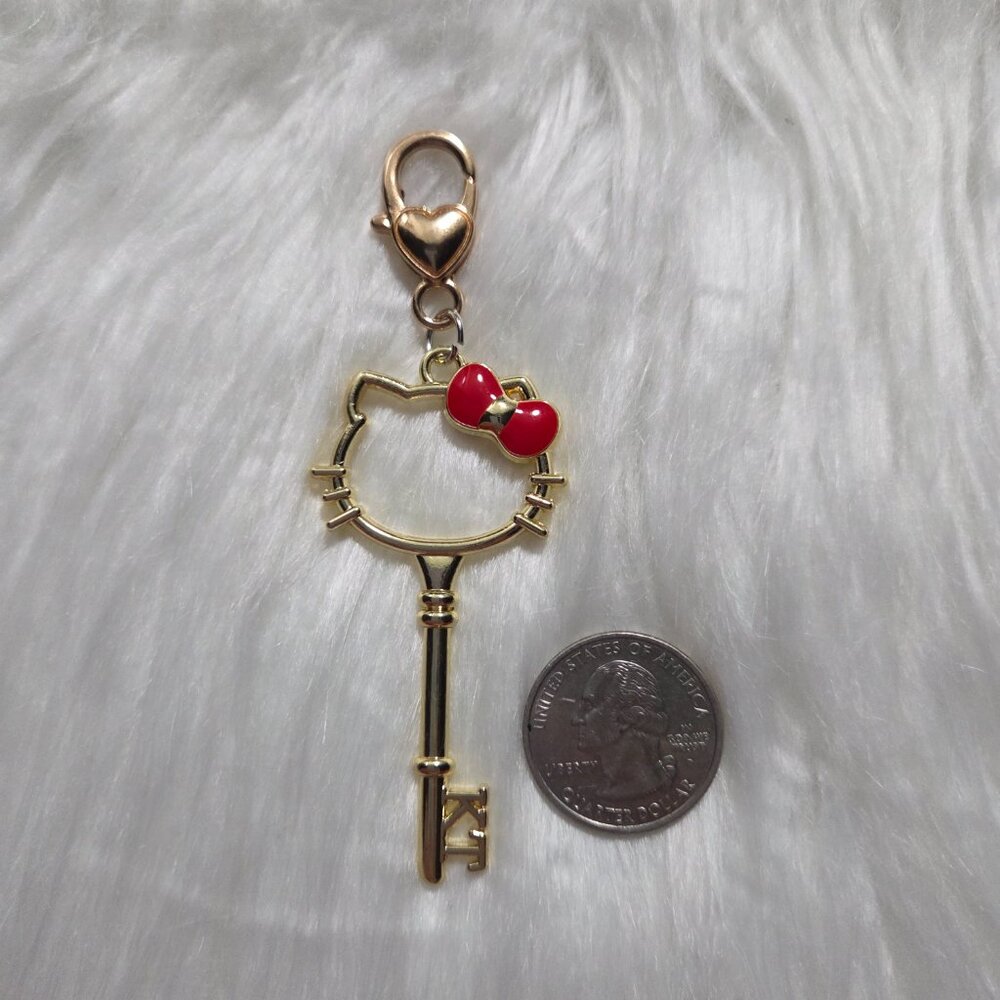 Hello Kitty Key Design Keychain - Picture 3 of 3